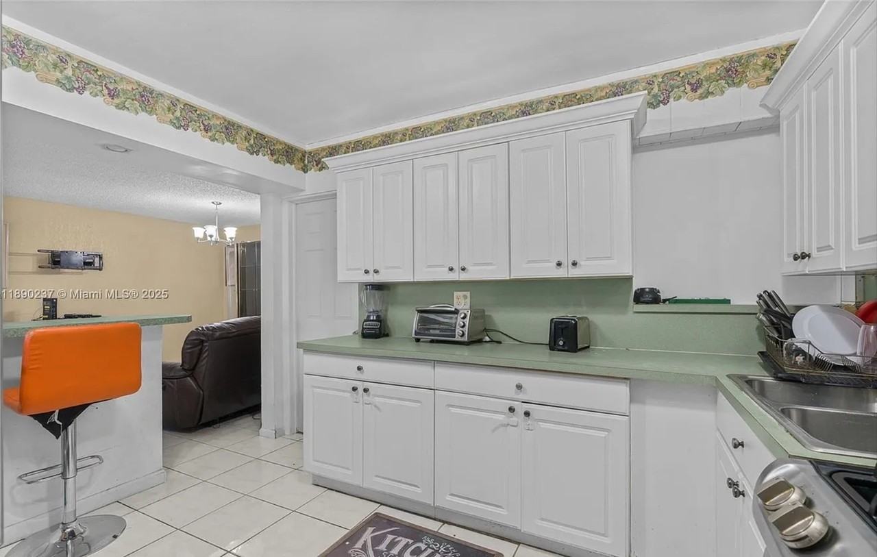 1041 Nw 196th Ter - Photo 5 of 10