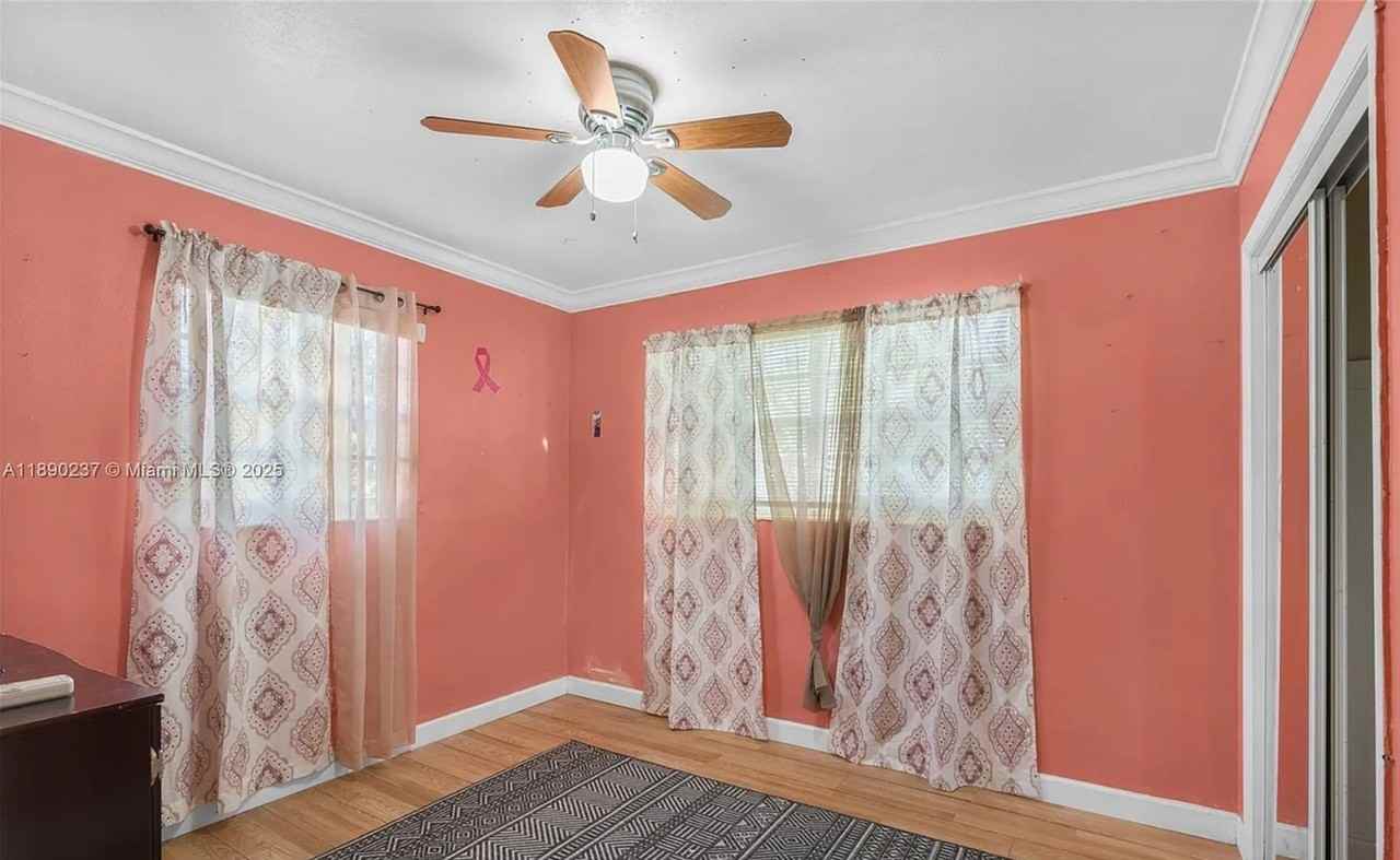 1041 Nw 196th Ter - Photo 7 of 10