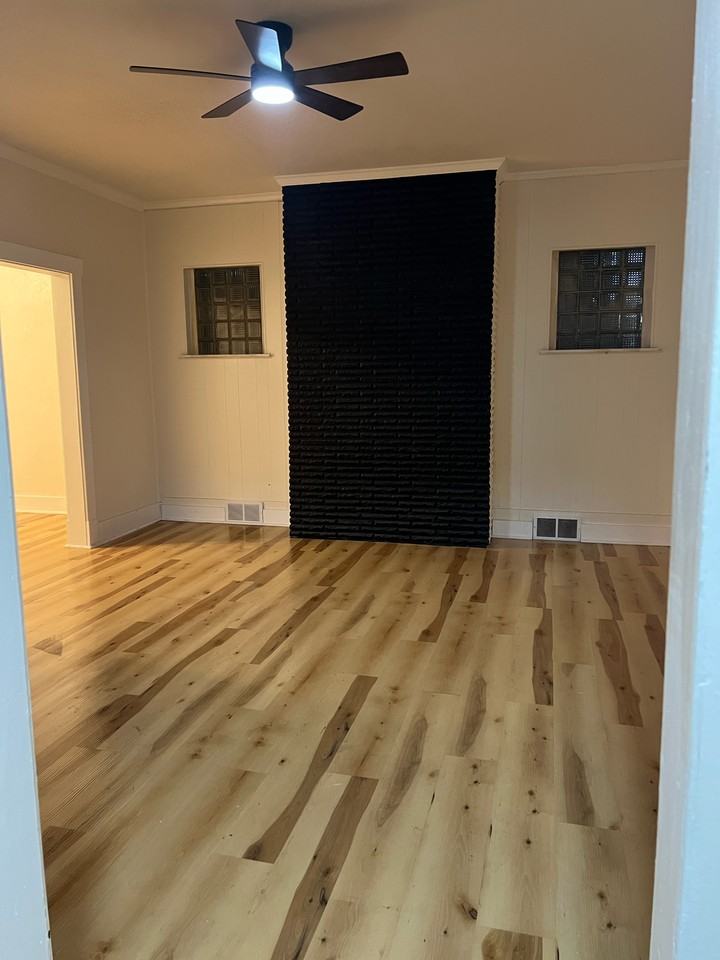 403 25th St - Photo 2 of 19