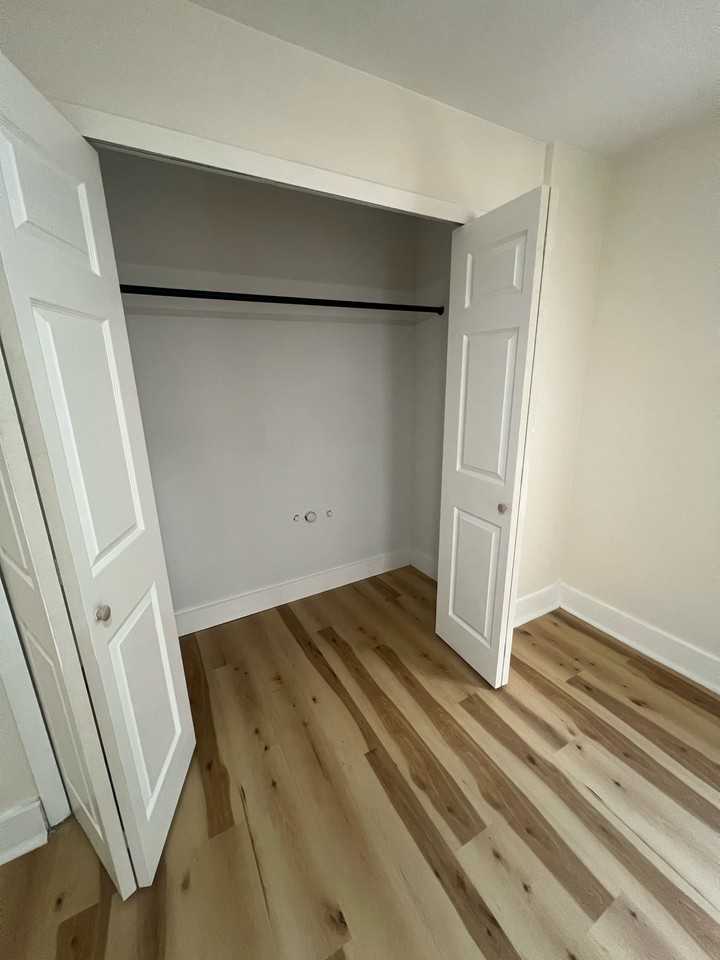 403 25th St - Photo 3 of 19