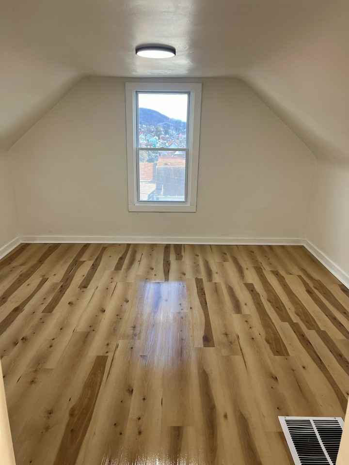 403 25th St - Photo 4 of 19