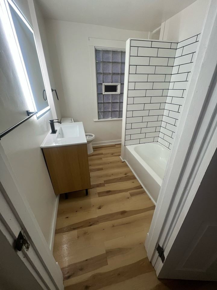 403 25th St - Photo 7 of 19