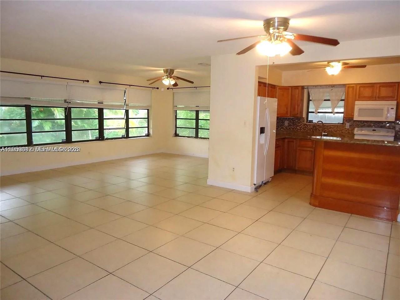 180 Ne 128th St - Photo 4 of 17