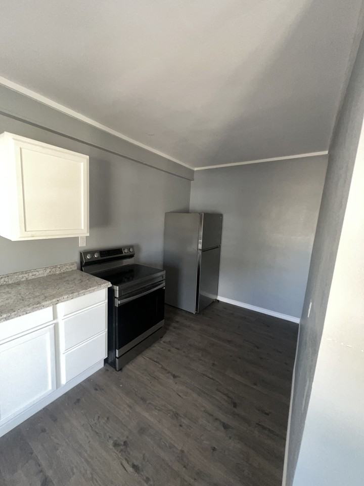 509 E Kenedy Ave #1 - Photo 2 of 9