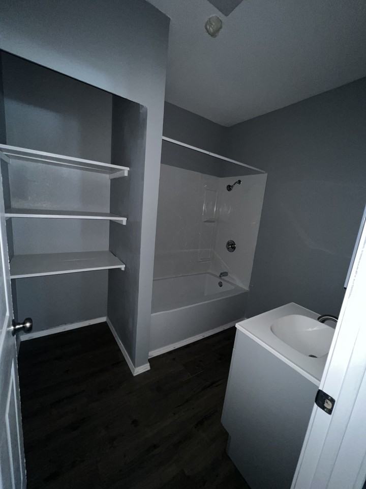 509 E Kenedy Ave #1 - Photo 3 of 9