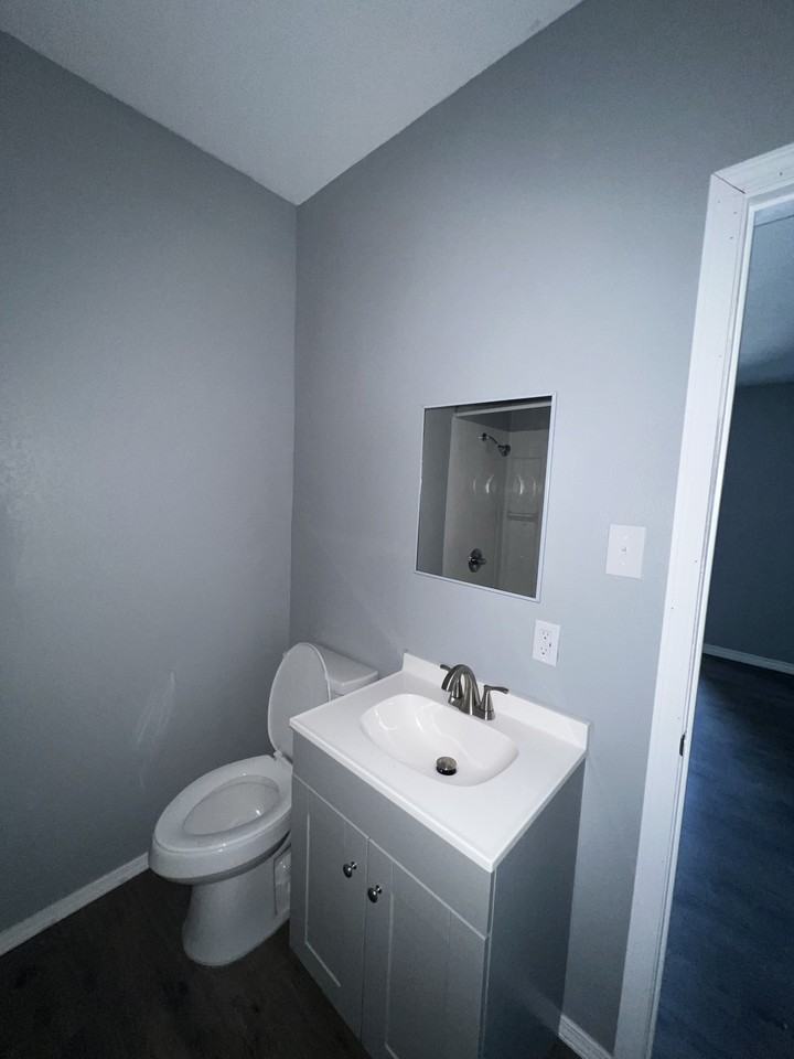 509 E Kenedy Ave #1 - Photo 5 of 9