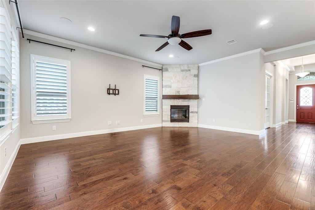 917 Snyder Dr - Photo 2 of 18