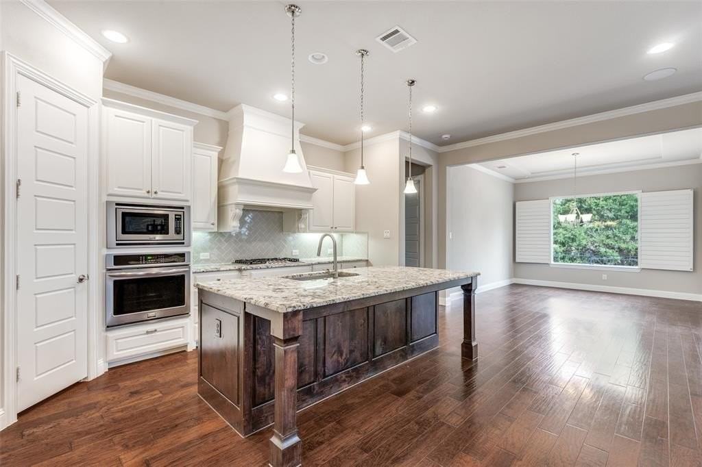 917 Snyder Dr - Photo 4 of 18