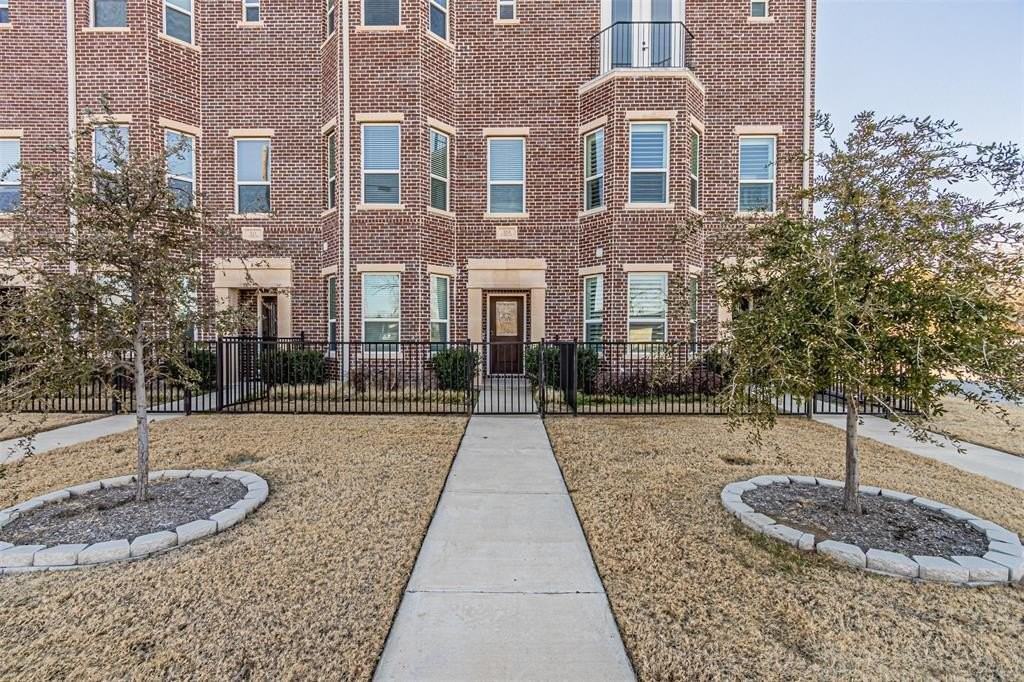 313 N Mill St - Photo 2 of 36