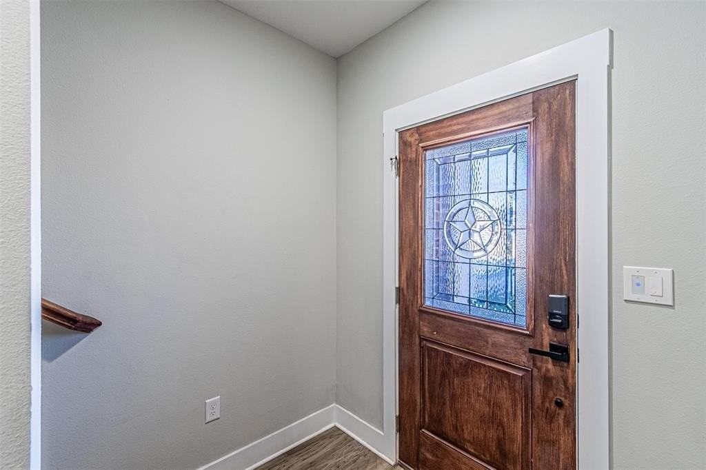 313 N Mill St - Photo 3 of 36