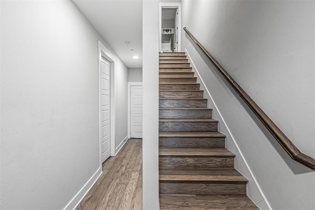 313 N Mill St - Photo 4 of 36