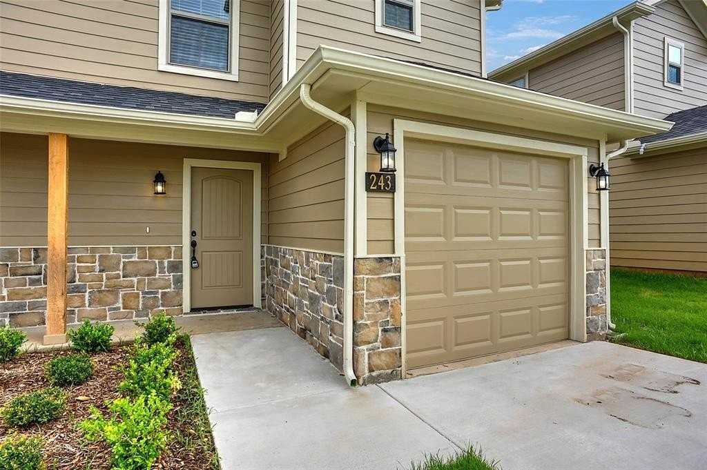 243 W Forest Ave - Photo 3 of 3