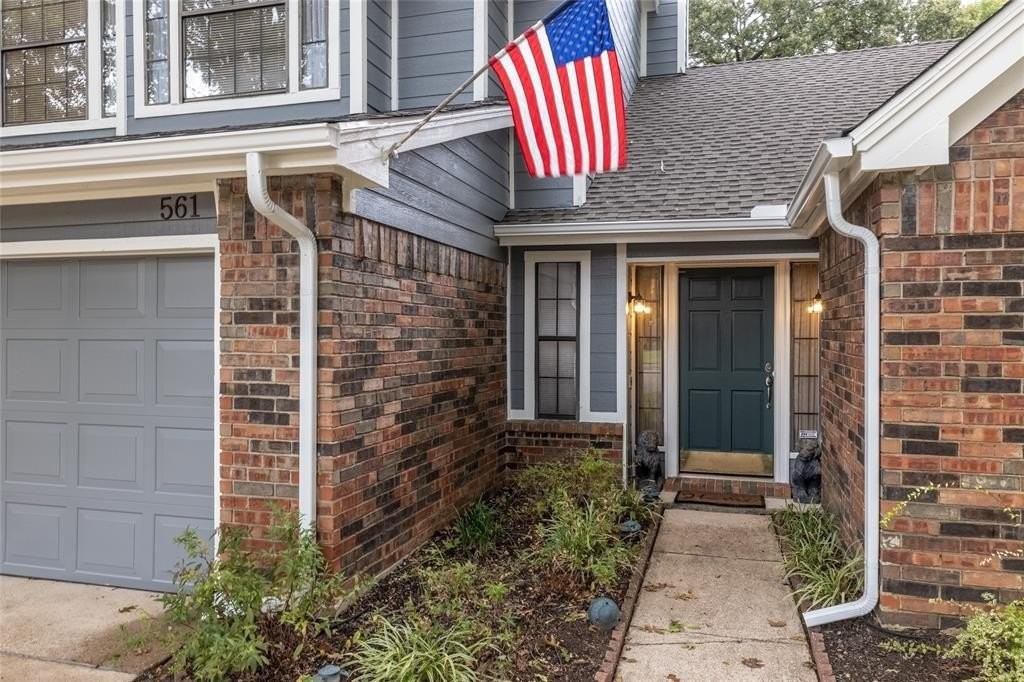 561 Dove Creek Cir - Photo 4 of 33