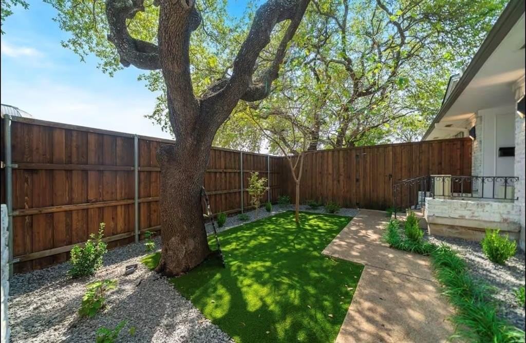 9003 Villa Park Cir - Photo 3 of 25