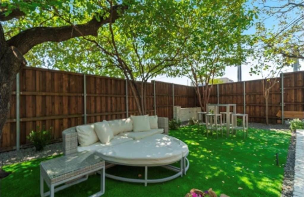 9003 Villa Park Cir - Photo 4 of 25