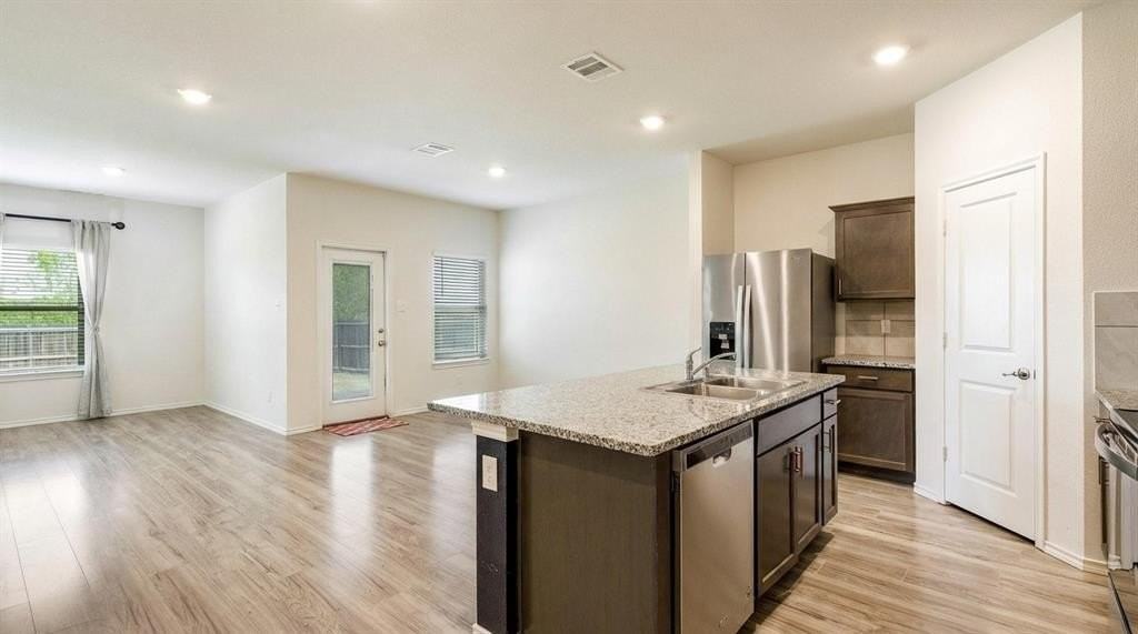 315 Pine Hollow Way - Photo 6 of 17