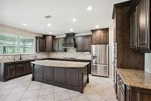 6217 Larkspur Ln - Photo 5 of 40