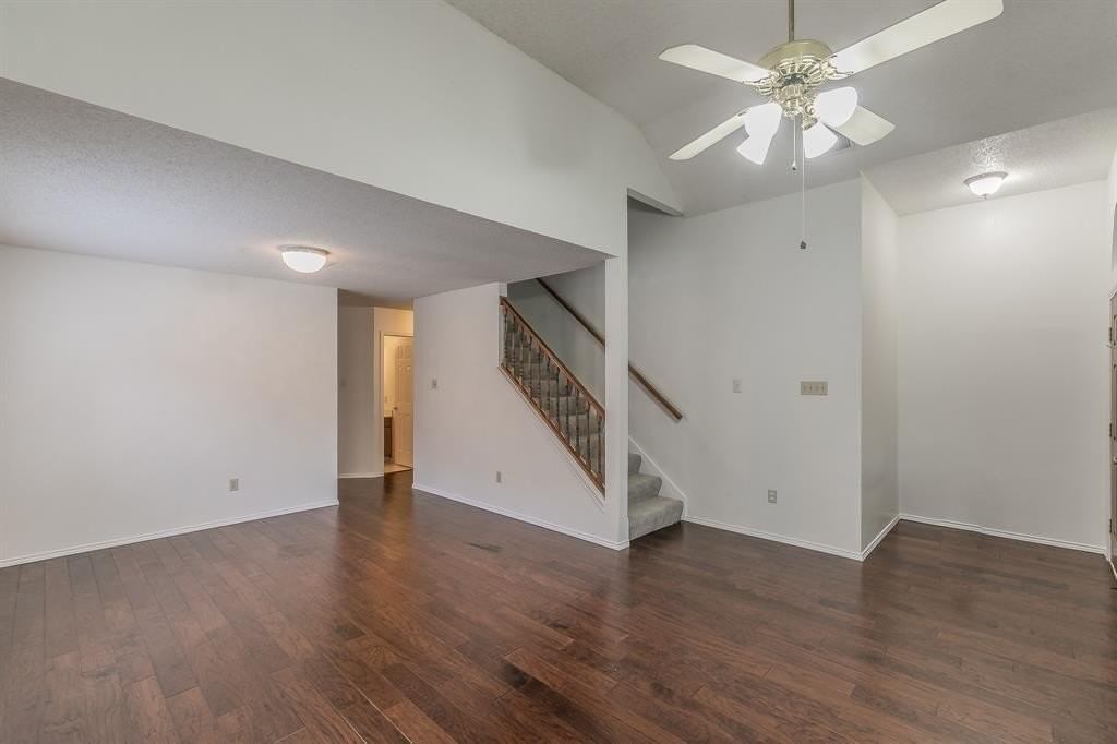 409 Leisure Ln - Photo 6 of 40