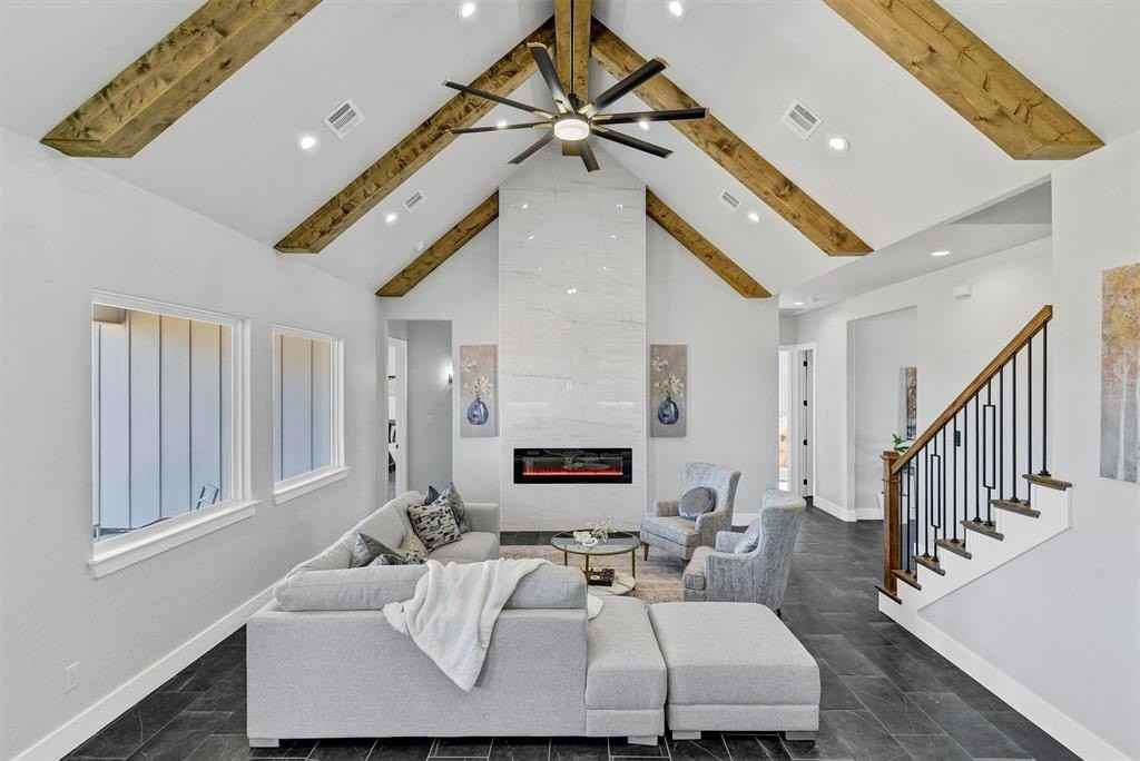 520 Highview Ct - Photo 3 of 21