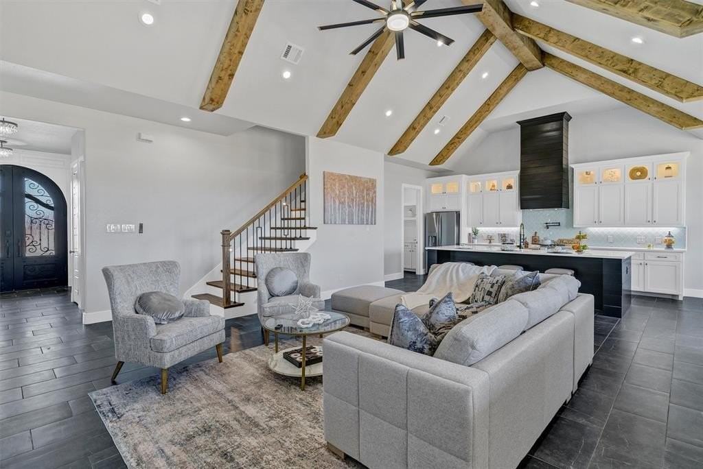 520 Highview Ct - Photo 4 of 21