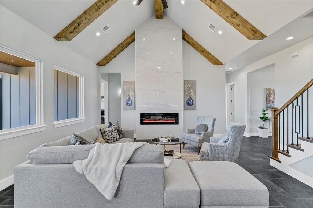 520 Highview Ct - Photo 6 of 21