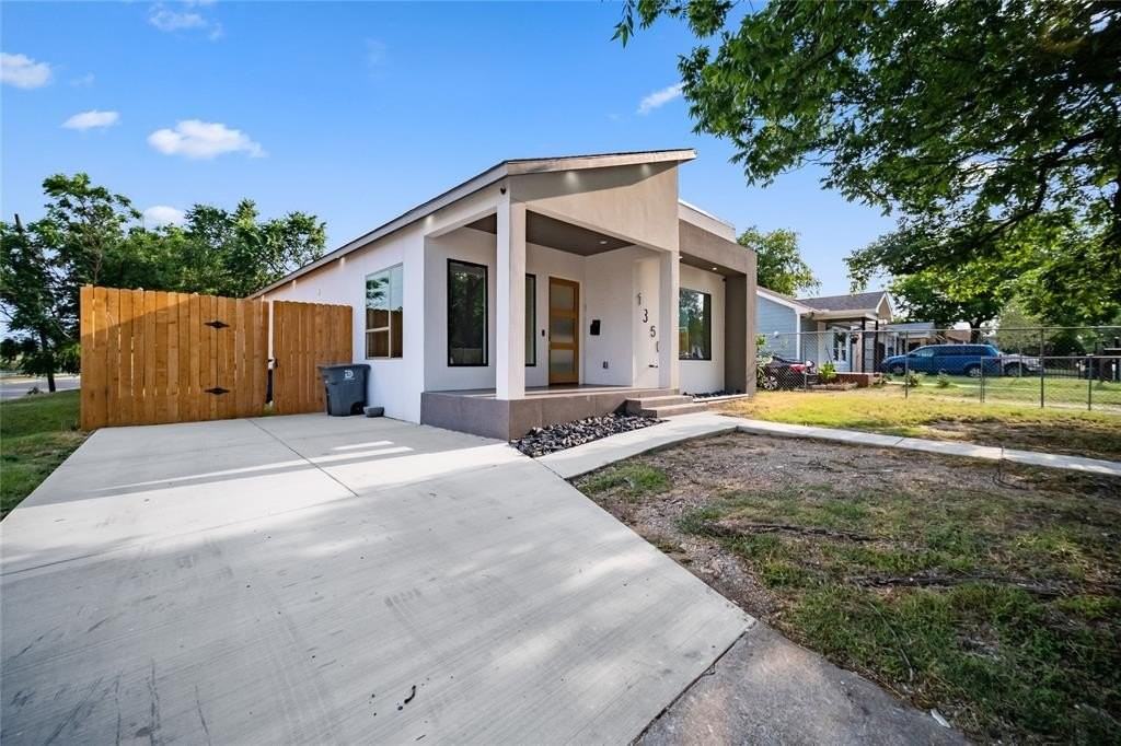 1350 Strickland St - Photo 2 of 25