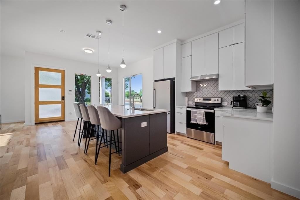 1350 Strickland St - Photo 4 of 25