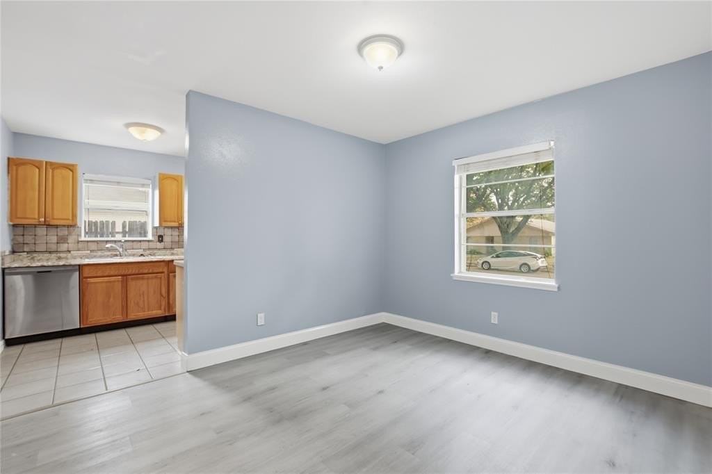 3721 Mckinley Dr - Photo 3 of 15