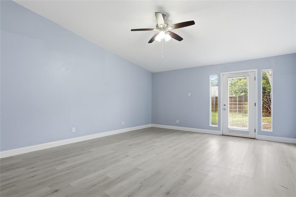 3721 Mckinley Dr - Photo 4 of 15