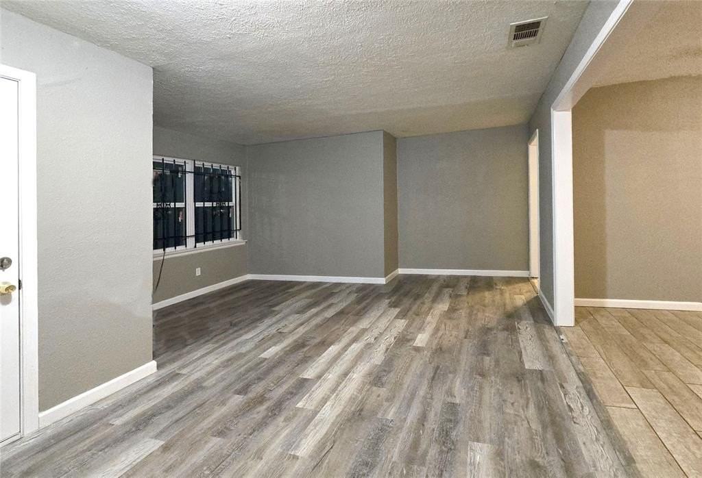 12008 Bellafonte Dr - Photo 4 of 26