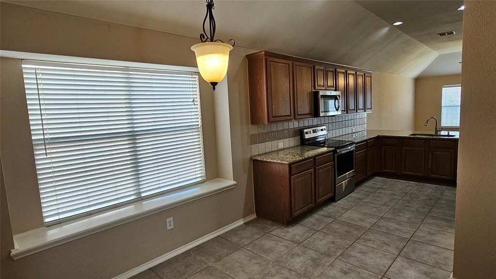 1017 Pebblecreek Dr - Photo 6 of 40