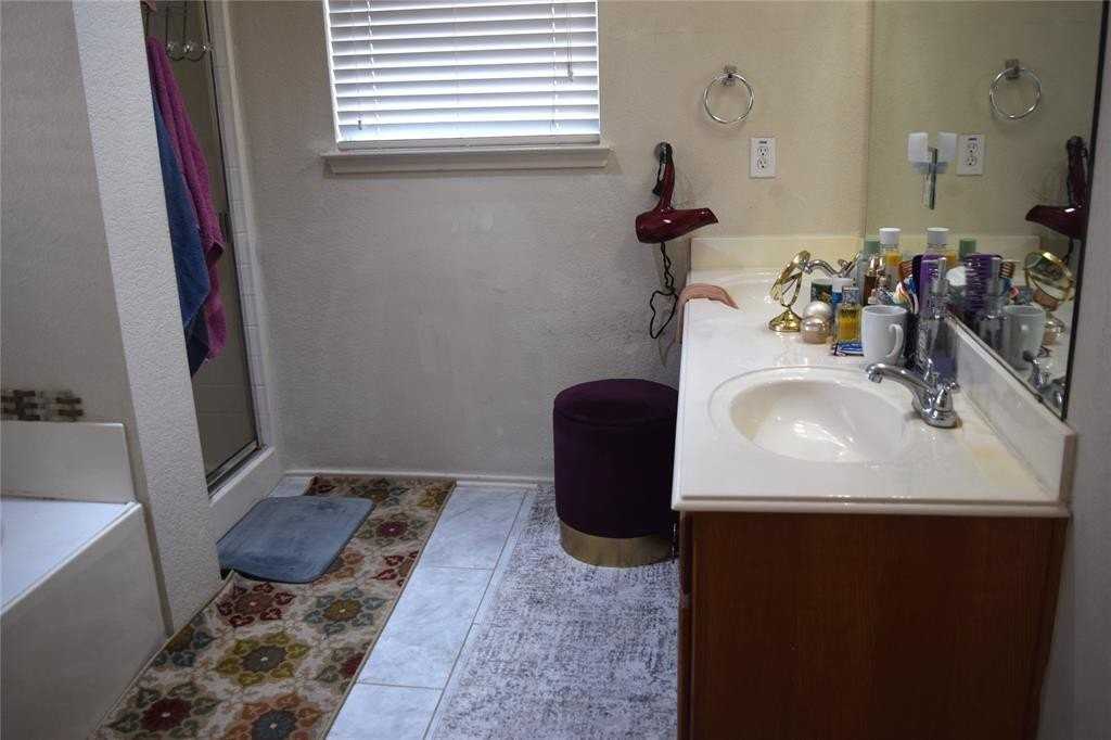 1714 Rustic Ln - Photo 5 of 19