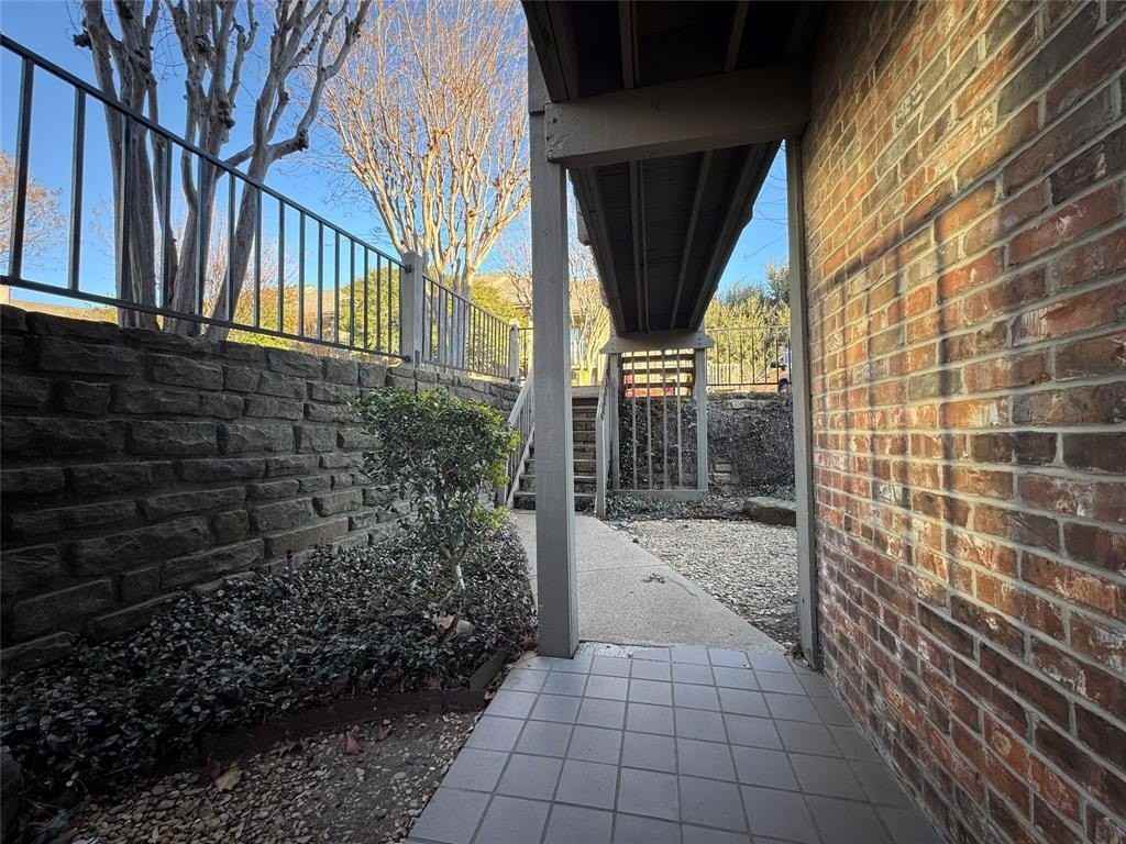 1121 Signal Ridge Pl - Photo 3 of 22