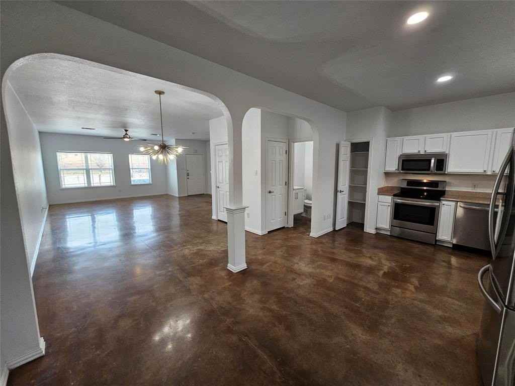 207 Starr St - Photo 5 of 28