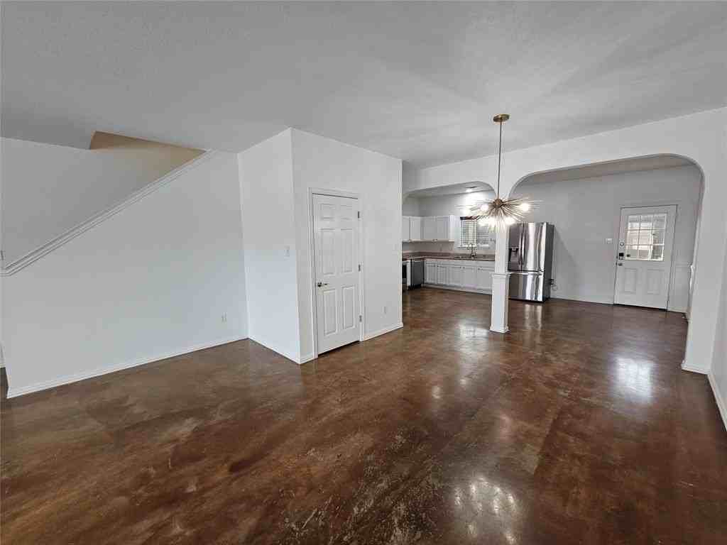 207 Starr St - Photo 7 of 28