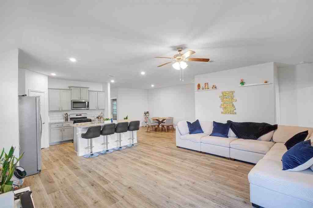 9817 Gooseneck Trl - Photo 3 of 23