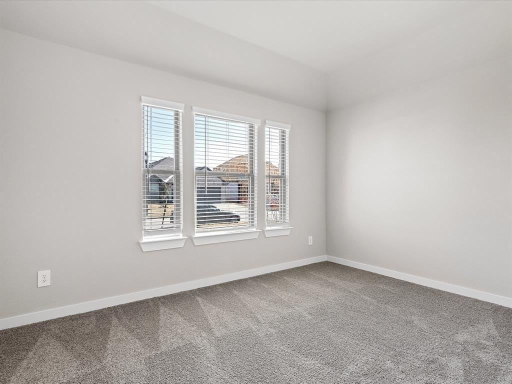 643 Olympic Way - Photo 3 of 32