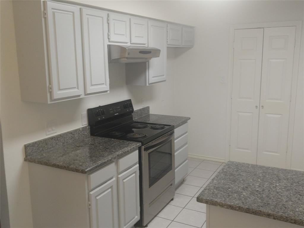 2116 Turf Club Dr - Photo 5 of 23