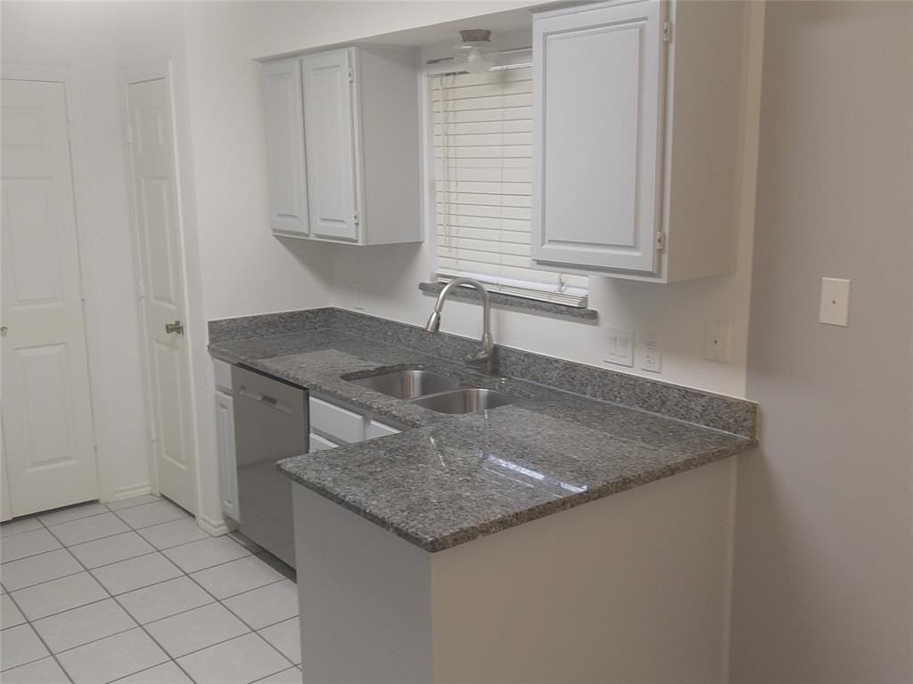 2116 Turf Club Dr - Photo 6 of 23