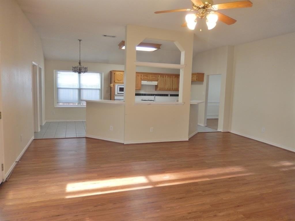 2717 Creek Valley Dr - Photo 7 of 30