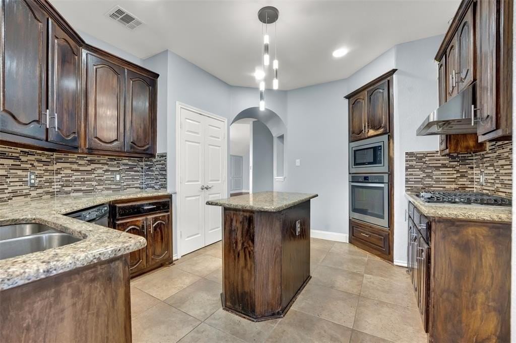 1653 Churchill Ln - Photo 4 of 28