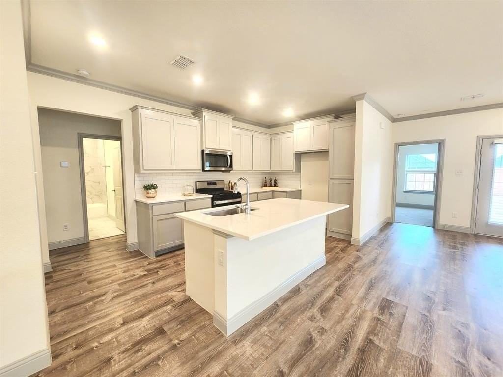 490 Oak Creek Dr - Photo 3 of 17