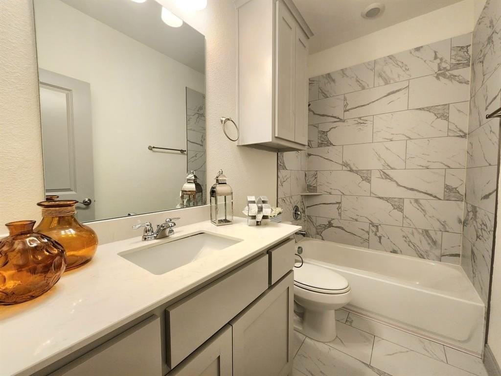 490 Oak Creek Dr - Photo 5 of 17