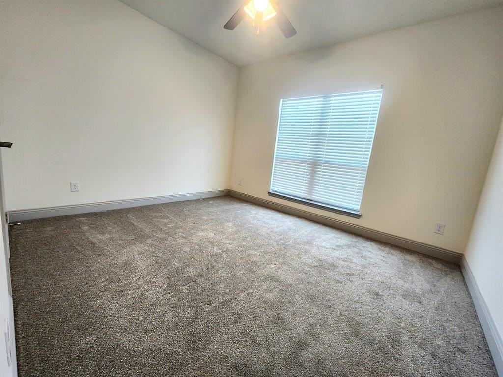 490 Oak Creek Dr - Photo 6 of 17