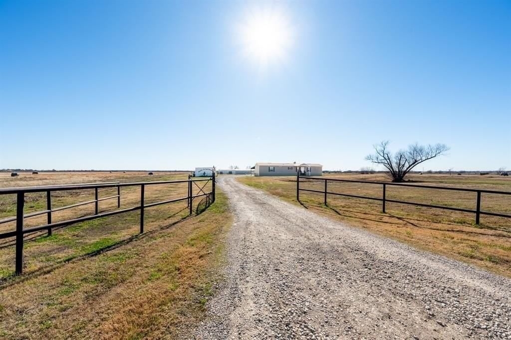 4001 County Road 2626 - Photo 3 of 26