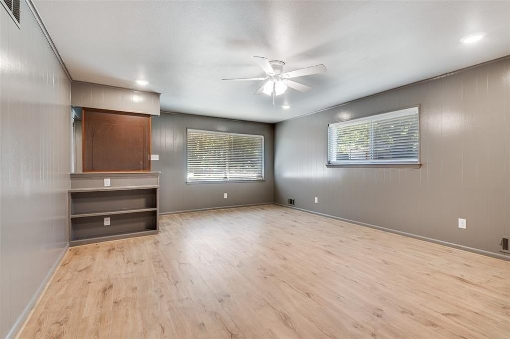 121 S Cavender St - Photo 3 of 12