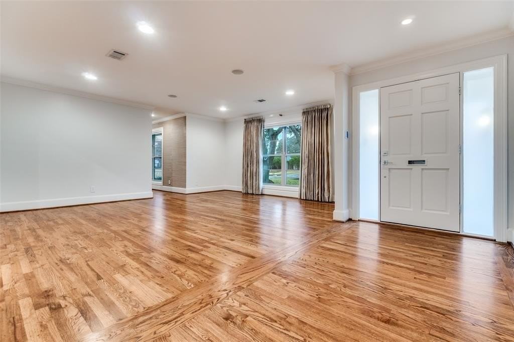 4526 Myerwood Ln - Photo 3 of 25