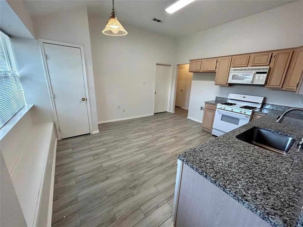 4421 Crystal Ln - Photo 3 of 13