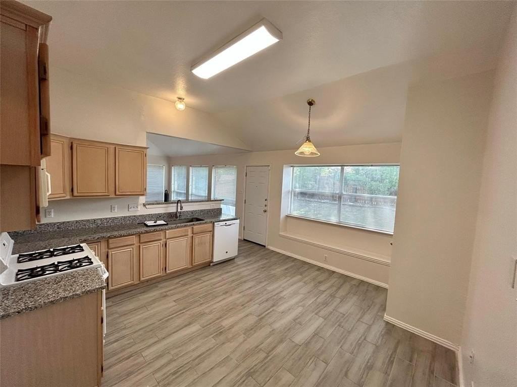 4421 Crystal Ln - Photo 4 of 13