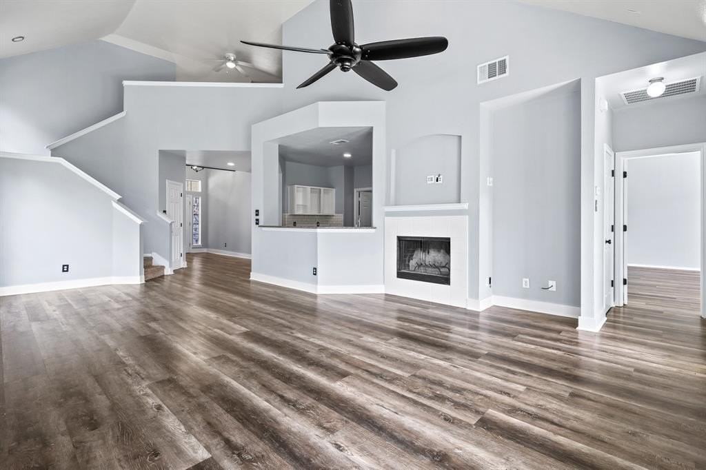 305 Creekside Dr - Photo 3 of 18